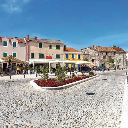 1 Bedroom Awesome In * بيتينا